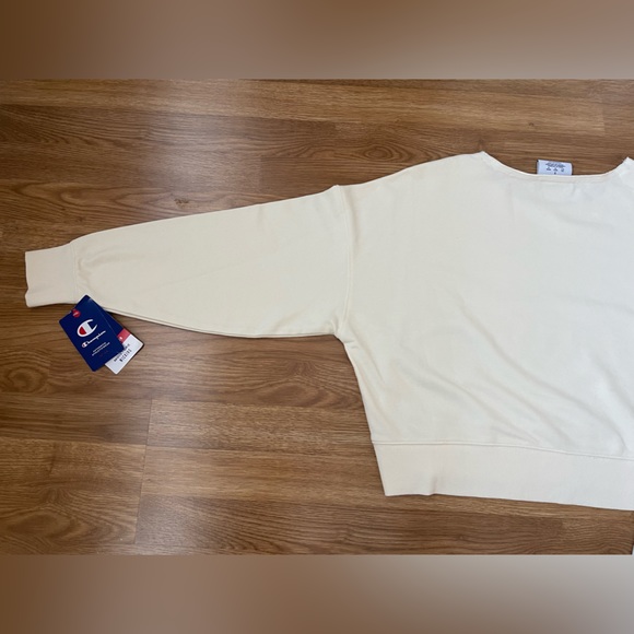 Floral Champion Logo Crop Crew - Picture 4 of 11